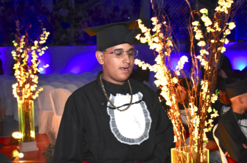 Foto - Formatura de encerramento dos 9º anos do ensino fundamental II e EMEJA dia 13 de dezembro de 2024