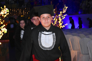 Foto - Formatura de encerramento dos 9º anos do ensino fundamental II e EMEJA dia 13 de dezembro de 2024