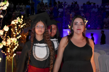 Foto - Formatura de encerramento dos 9º anos do ensino fundamental II e EMEJA dia 13 de dezembro de 2024