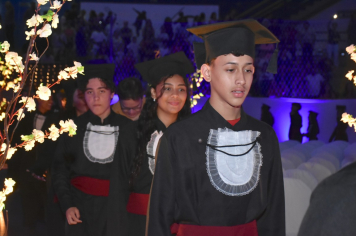 Foto - Formatura de encerramento dos 9º anos do ensino fundamental II e EMEJA dia 13 de dezembro de 2024