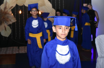 Foto - Formatura de encerramento dos 5º anos do ensino fundamental dia 11 de dezembro de 2024