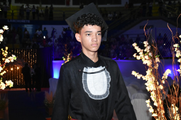 Foto - Formatura de encerramento dos 9º anos do ensino fundamental II e EMEJA dia 13 de dezembro de 2024