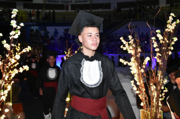 Foto - Formatura de encerramento dos 9º anos do ensino fundamental II e EMEJA dia 13 de dezembro de 2024