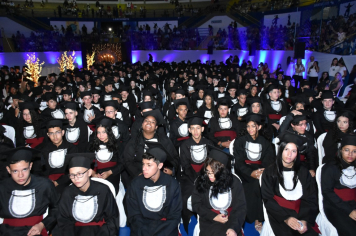 Foto - Formatura de encerramento dos 9º anos do ensino fundamental II e EMEJA dia 13 de dezembro de 2024
