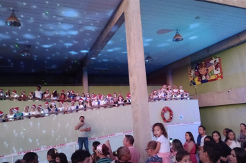 Foto - Cantata de natal da EMEF Francisco Marins em Rubião Júnior