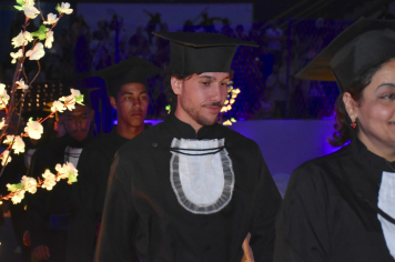 Foto - Formatura de encerramento dos 9º anos do ensino fundamental II e EMEJA dia 13 de dezembro de 2024