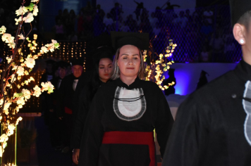 Foto - Formatura de encerramento dos 9º anos do ensino fundamental II e EMEJA dia 13 de dezembro de 2024