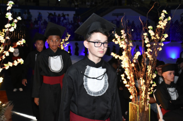 Foto - Formatura de encerramento dos 9º anos do ensino fundamental II e EMEJA dia 13 de dezembro de 2024