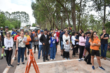 Foto - Prefeitura entrega primeira ciclovia rural as margens da Avenida Odilon Cassetari, que liga a Rodovia Gastão Dal Farra.