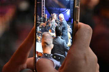 Foto - Botucatu 170 anos - Show Paulo Miklos + Orquestra Sinfônica Municipal de Botucatu + Orquestra Sinfônica Lyra Mojimiriana + Maestro Carlos Lima*