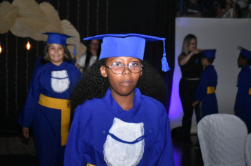 Foto - Formatura de encerramento dos 5º anos do ensino fundamental dia 11 de dezembro de 2024