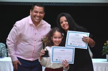 Foto - Premiação da Olimpíada Literária da Língua Portuguesa e da 1ª Olimpíada de Matemática