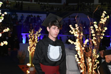 Foto - Formatura de encerramento dos 9º anos do ensino fundamental II e EMEJA dia 13 de dezembro de 2024