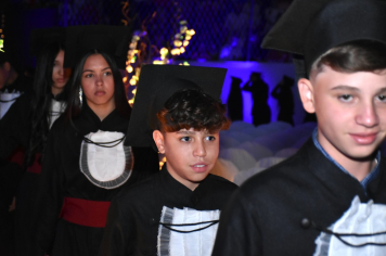 Foto - Formatura de encerramento dos 9º anos do ensino fundamental II e EMEJA dia 13 de dezembro de 2024