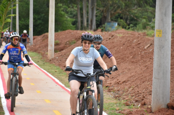 Foto - Prefeitura entrega primeira ciclovia rural as margens da Avenida Odilon Cassetari, que liga a Rodovia Gastão Dal Farra.