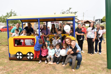 Foto - Escola municipal de educação infantil recebe novo espaço lúdico e parquinho infantil
