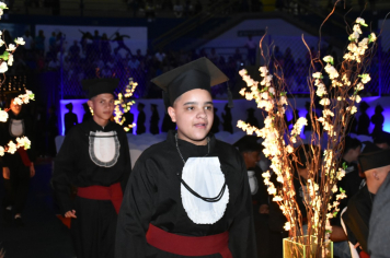 Foto - Formatura de encerramento dos 9º anos do ensino fundamental II e EMEJA dia 13 de dezembro de 2024