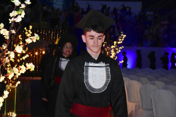 Foto - Formatura de encerramento dos 9º anos do ensino fundamental II e EMEJA dia 13 de dezembro de 2024