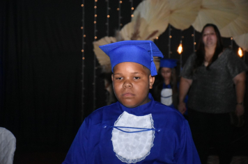 Foto - Formatura de encerramento dos 5º anos do ensino fundamental dia 11 de dezembro de 2024