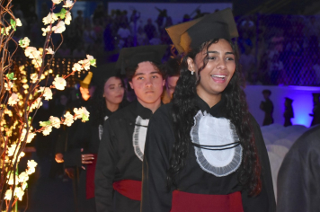 Foto - Formatura de encerramento dos 9º anos do ensino fundamental II e EMEJA dia 13 de dezembro de 2024