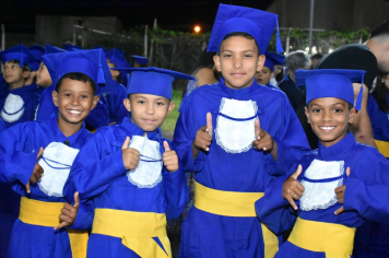 Foto - Formatura de encerramento dos 5º anos do ensino fundamental dia 12 de dezembro de 2024