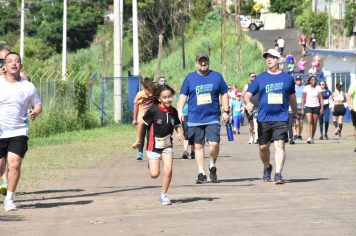 Foto - Secretaria de Educação promoveu 6ª Corrida e Caminhada Educação Solidária