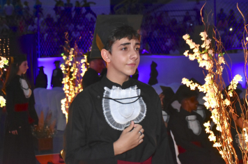 Foto - Formatura de encerramento dos 9º anos do ensino fundamental II e EMEJA dia 13 de dezembro de 2024