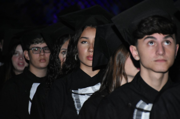 Foto - Formatura de encerramento dos 9º anos do ensino fundamental II e EMEJA dia 13 de dezembro de 2024