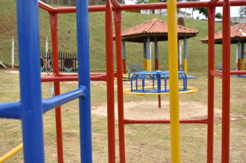 Foto - Escola municipal de educação infantil recebe novo espaço lúdico e parquinho infantil