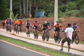Foto - Prefeitura entrega primeira ciclovia rural as margens da Avenida Odilon Cassetari, que liga a Rodovia Gastão Dal Farra.