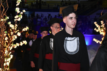 Foto - Formatura de encerramento dos 9º anos do ensino fundamental II e EMEJA dia 13 de dezembro de 2024