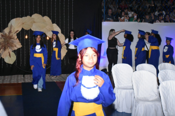 Foto - Formatura de encerramento dos 5º anos do ensino fundamental dia 11 de dezembro de 2024