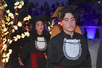 Foto - Formatura de encerramento dos 9º anos do ensino fundamental II e EMEJA dia 13 de dezembro de 2024