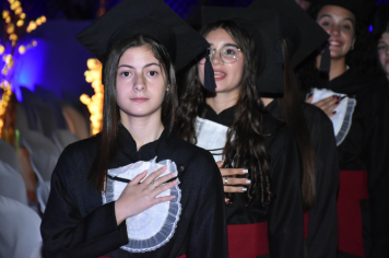 Foto - Formatura de encerramento dos 9º anos do ensino fundamental II e EMEJA dia 13 de dezembro de 2024