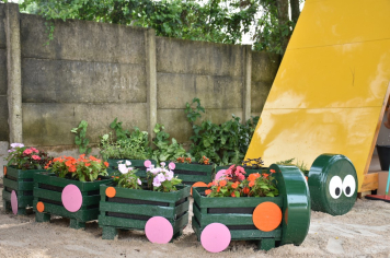 Foto - Escola municipal de educação infantil ganha espaço interativo para os alunos