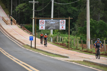 Foto - Prefeitura entrega primeira ciclovia rural as margens da Avenida Odilon Cassetari, que liga a Rodovia Gastão Dal Farra.
