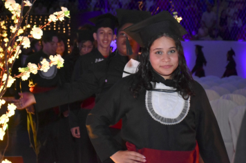 Foto - Formatura de encerramento dos 9º anos do ensino fundamental II e EMEJA dia 13 de dezembro de 2024