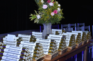 Foto - Formatura de encerramento dos 9º anos do ensino fundamental II e EMEJA dia 13 de dezembro de 2024
