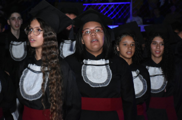 Foto - Formatura de encerramento dos 9º anos do ensino fundamental II e EMEJA dia 13 de dezembro de 2024