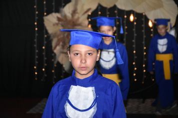 Foto - Formatura de encerramento dos 5º anos do ensino fundamental dia 11 de dezembro de 2024