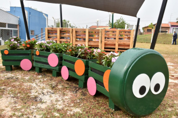 Foto - Escola municipal de educação infantil recebe novo espaço lúdico e parquinho infantil