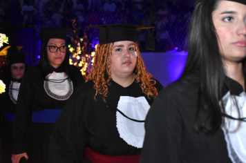 Foto - Formatura de encerramento dos 9º anos do ensino fundamental II e EMEJA dia 13 de dezembro de 2024