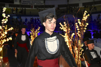 Foto - Formatura de encerramento dos 9º anos do ensino fundamental II e EMEJA dia 13 de dezembro de 2024