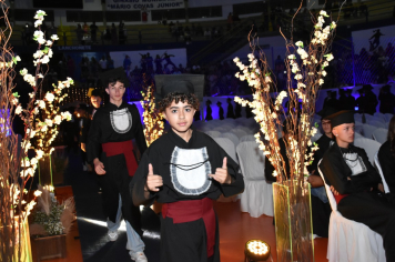 Foto - Formatura de encerramento dos 9º anos do ensino fundamental II e EMEJA dia 13 de dezembro de 2024