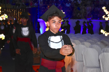 Foto - Formatura de encerramento dos 9º anos do ensino fundamental II e EMEJA dia 13 de dezembro de 2024