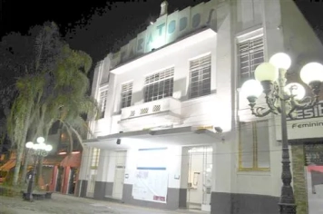 Marcelo Tas realiza palestra gratuita no Teatro Municipal de Botucatu