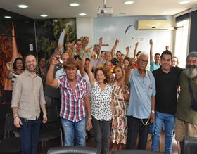 Prefeito Fábio Leite assina autorização de mudança dos primeiros permissionários do Centro Popular Comercial de Botucatu