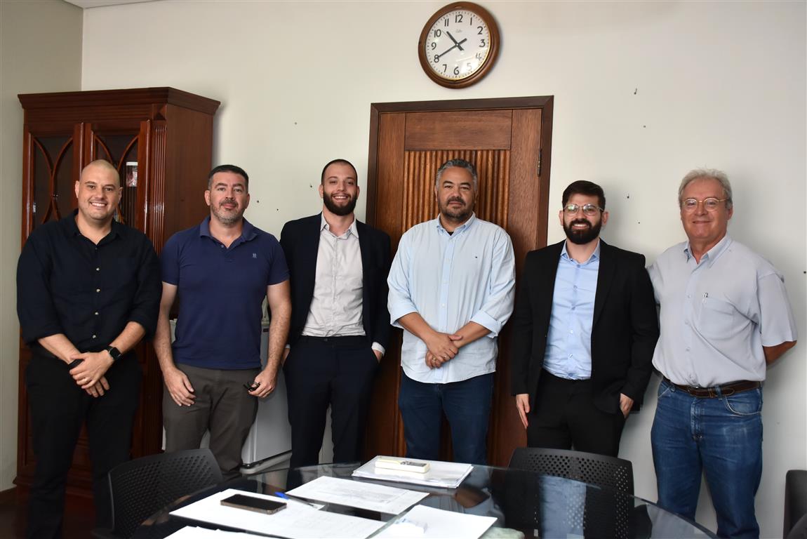 Prefeito Fábio Leite assina termo de cessão com Crop Labs para o Parque Tecnológico Botucatu