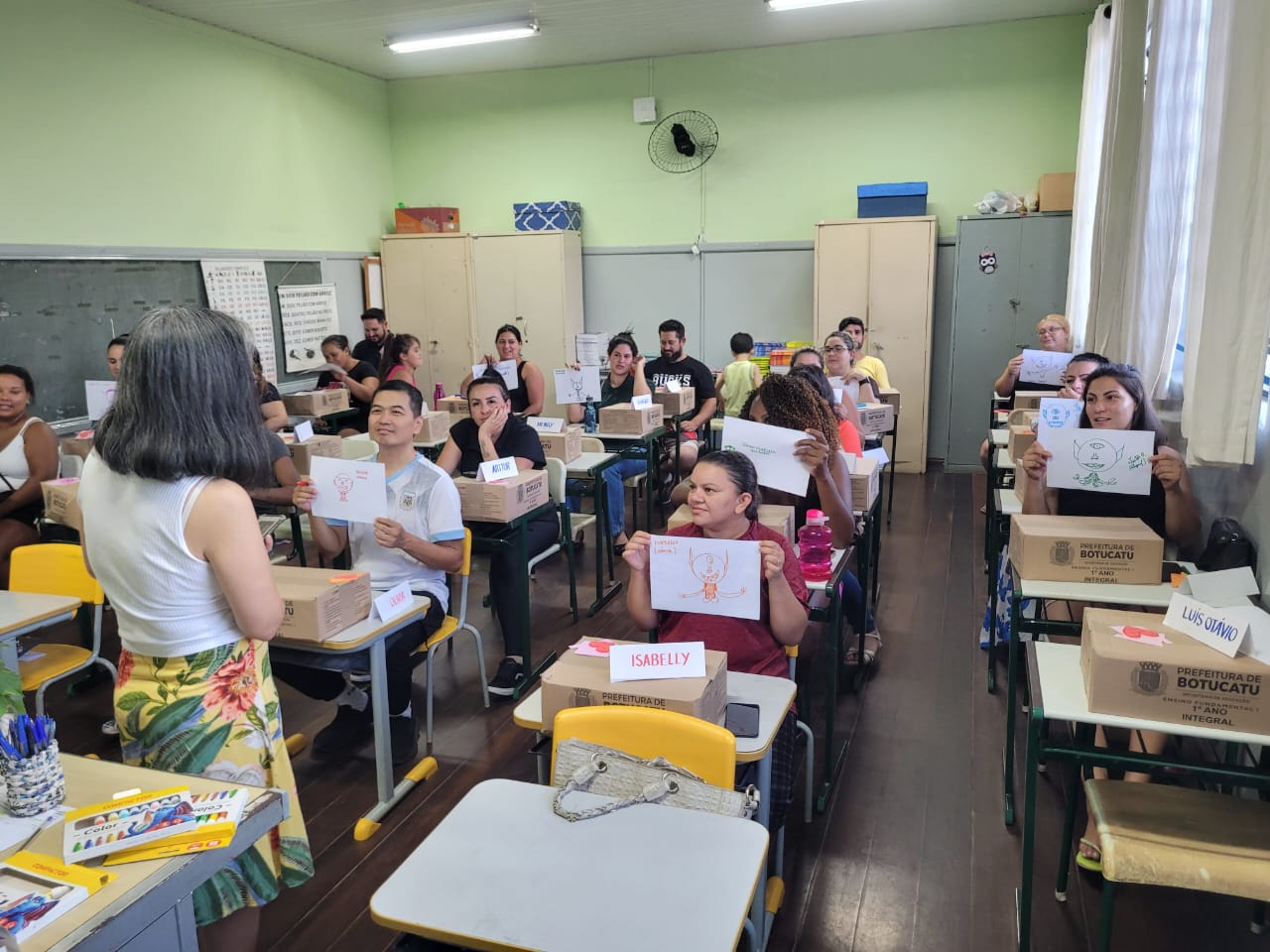 Escola Rafael inicia 2025 com dinâmica pedagógica na reunião de pais