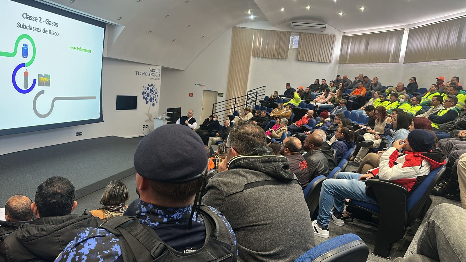 Curso “Primeiro no Local” da CETESB capacita equipes para resposta rápida a emergências ambientais